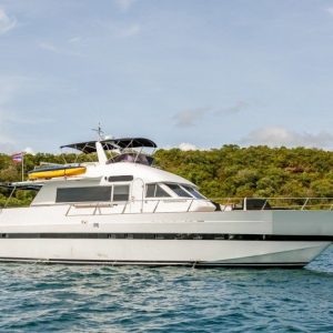 Private Yacht Party 4 Hours {Capacity 15 Person}